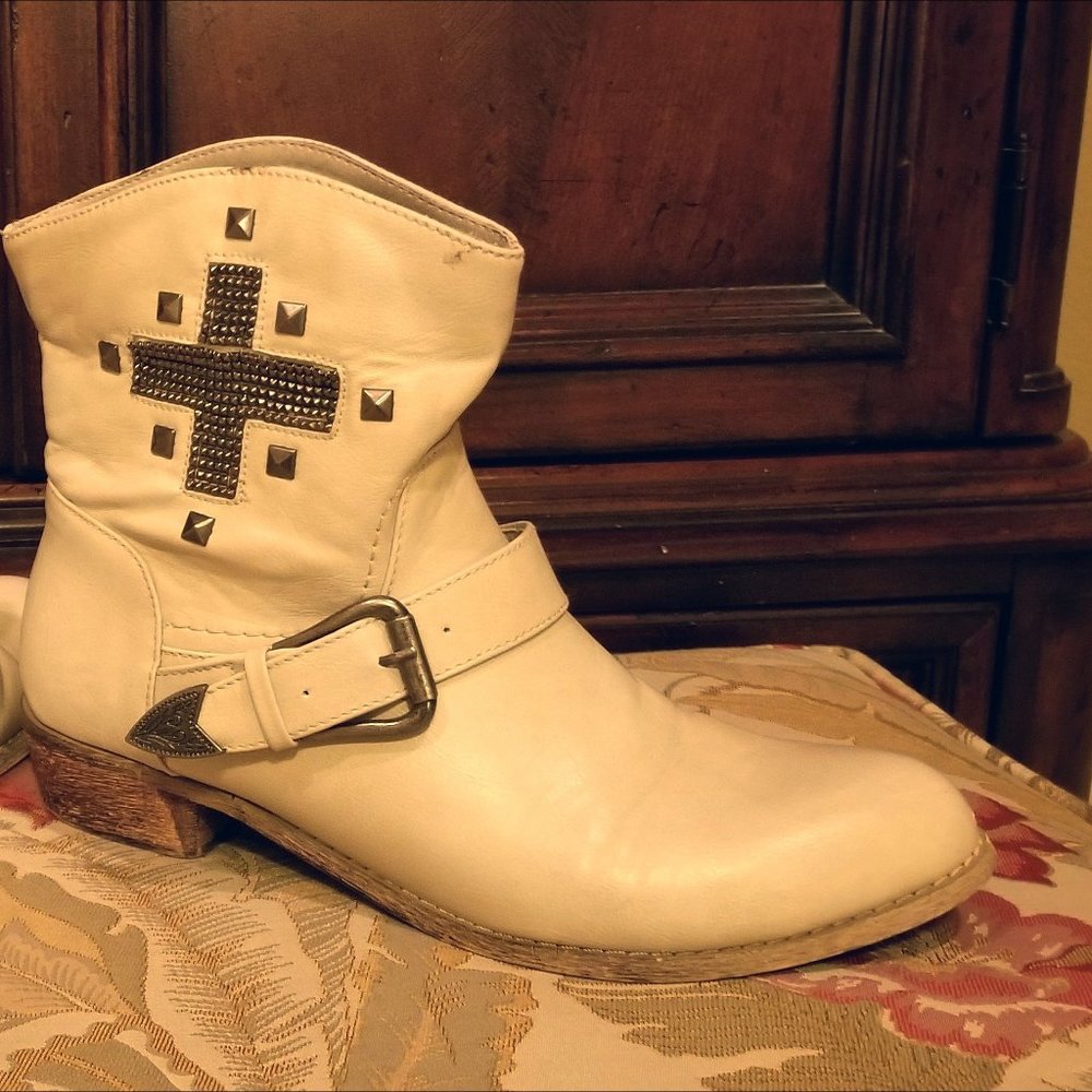 Buckle Boot